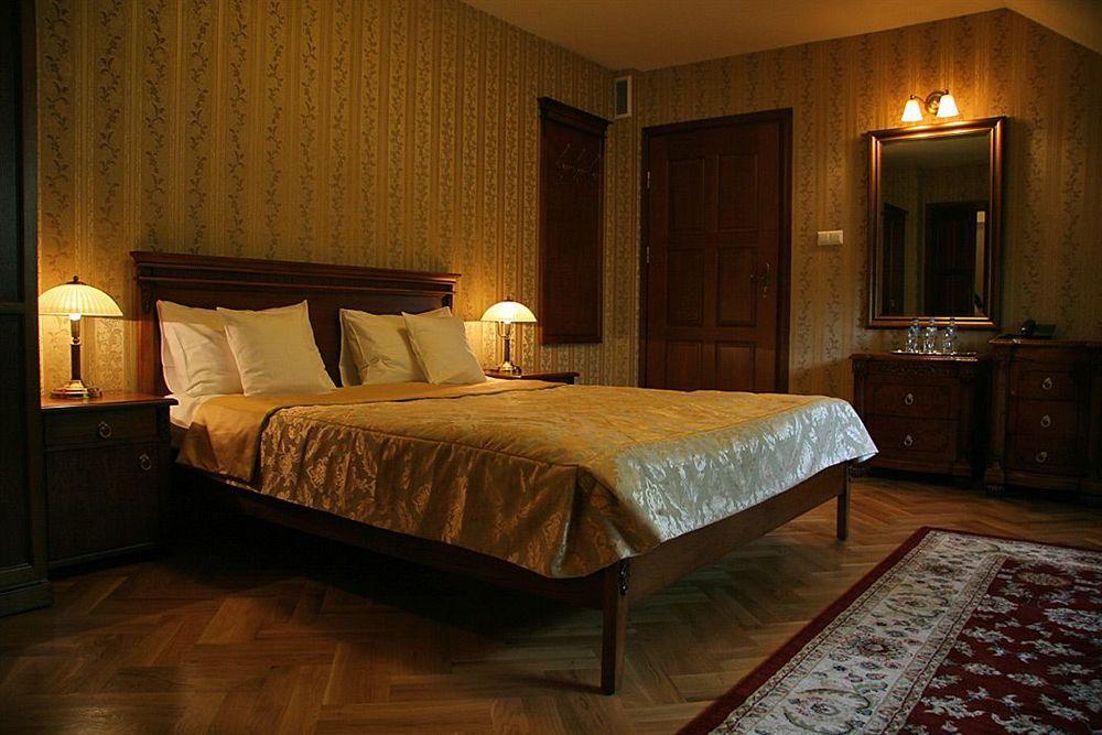 Hotel Sarmata Zespol Dworski Sandomierz Buitenkant foto