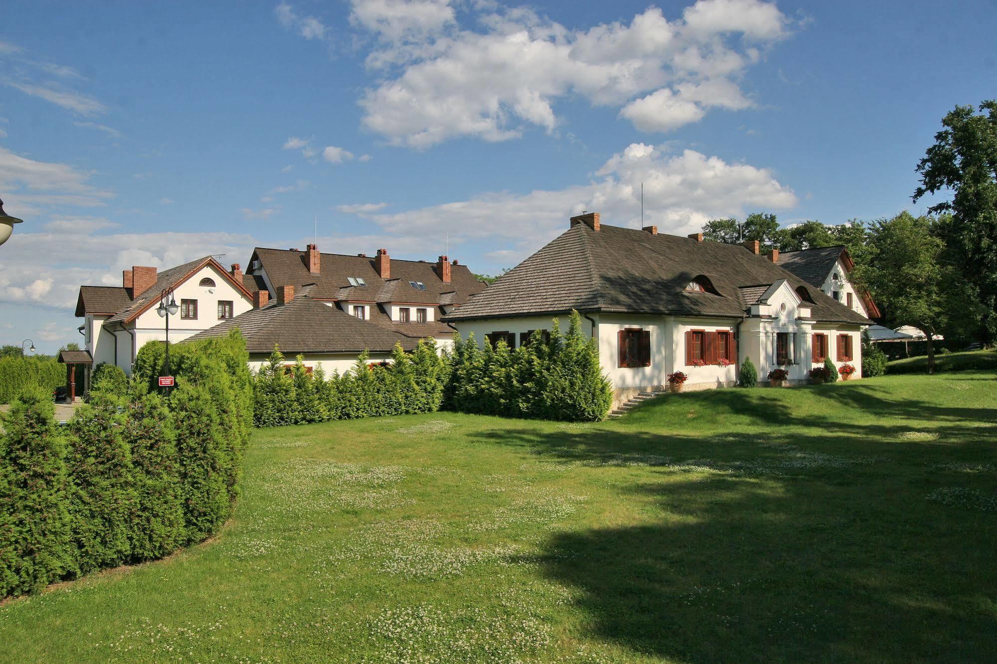 Hotel Sarmata Zespol Dworski Sandomierz Buitenkant foto
