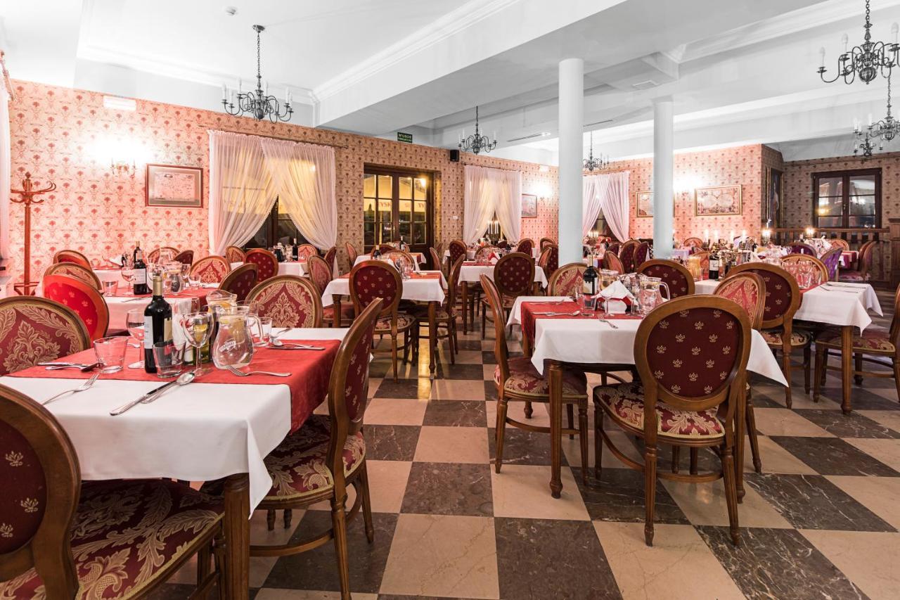 Hotel Sarmata Zespol Dworski Sandomierz Buitenkant foto