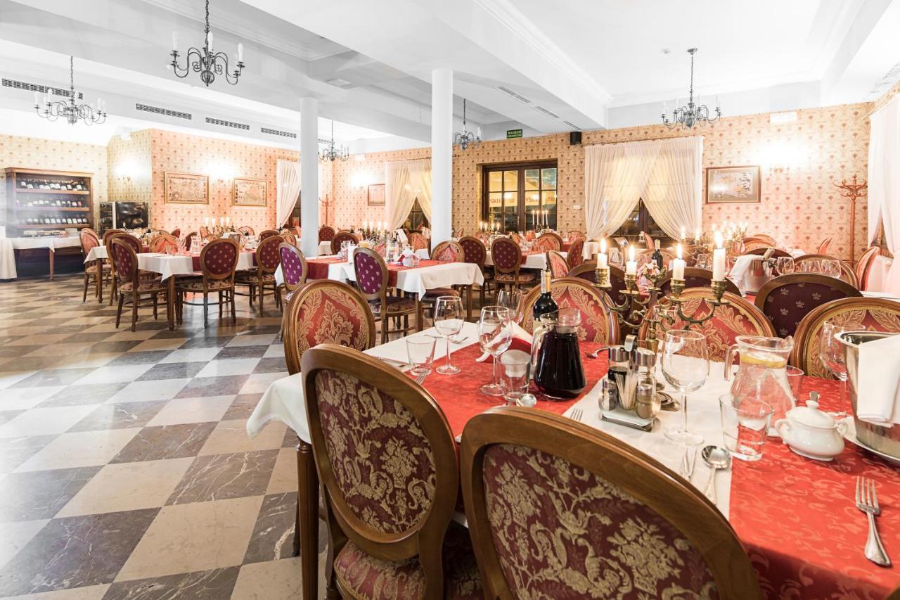 Hotel Sarmata Zespol Dworski Sandomierz Buitenkant foto